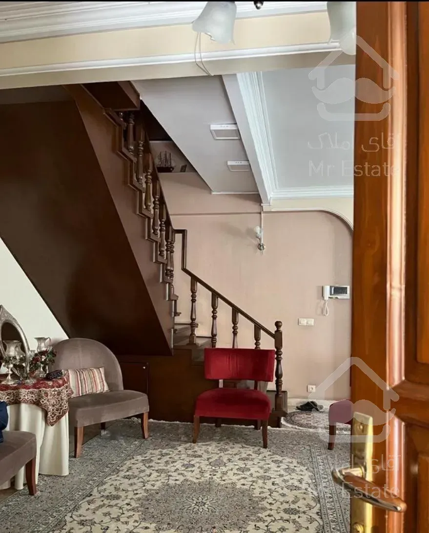 خانه ویلایی شهرک چشمه ۲۲۰ متر استخردار بازسازی شده