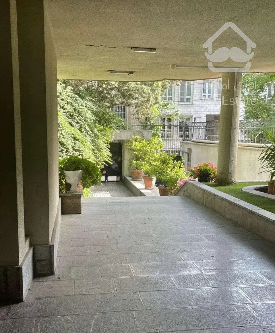 120 متر 2 خواب، ورودی از حیاط سرسبز، جردن امانیه