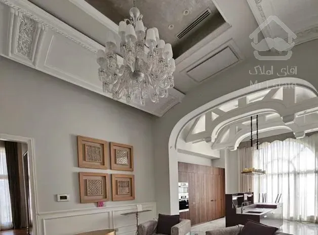 ۳۸۵م،کاخ‌مجلل‌‌بامشاعات‌فرامنطقه‌ای،۷پارکینک