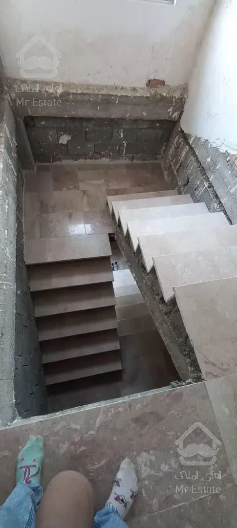 دو طبقه و یک انبار ۴۲ متری،طبقه بالا تکمیل