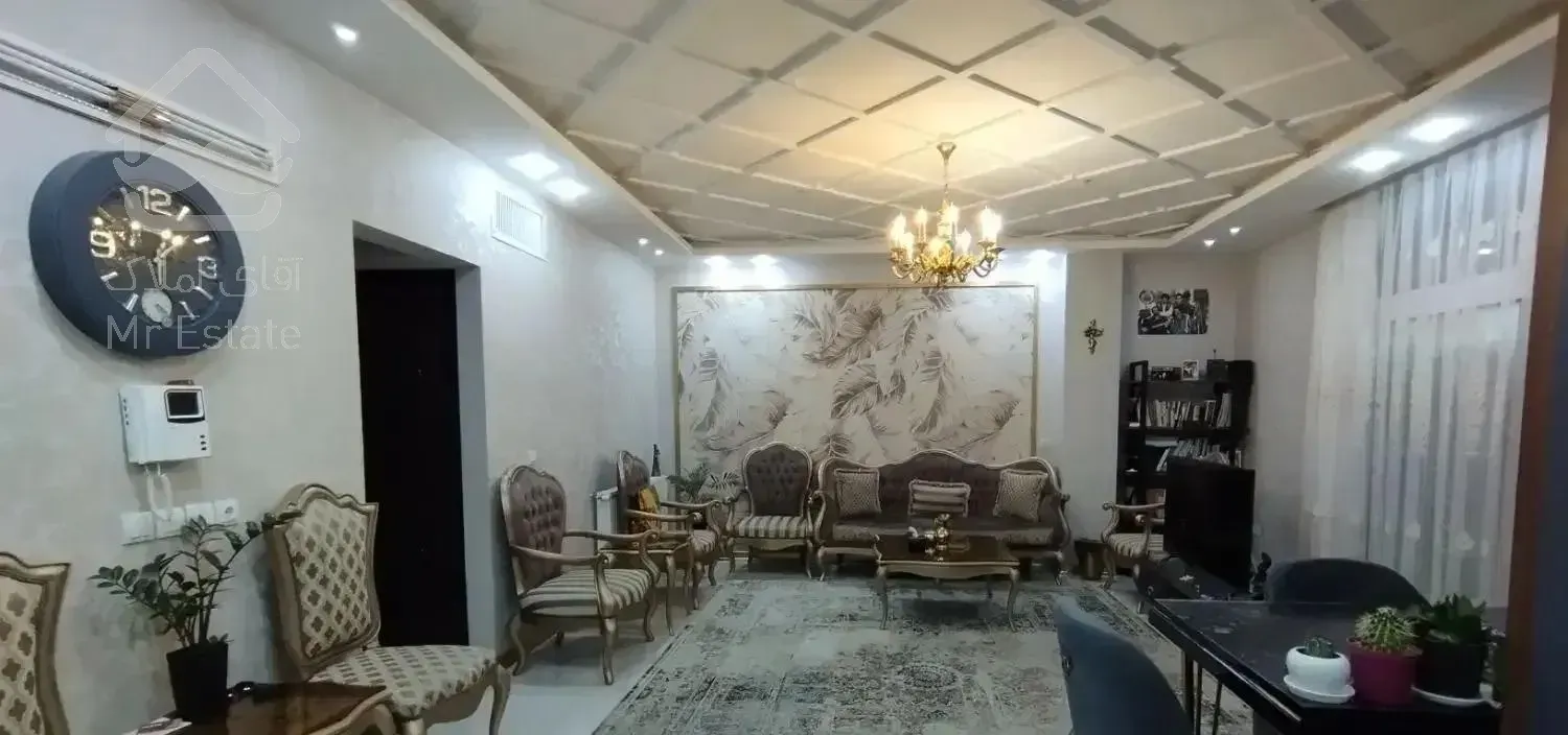 واحد همکف/۳ طبقه تفکیکی / حیاط اختصاصی