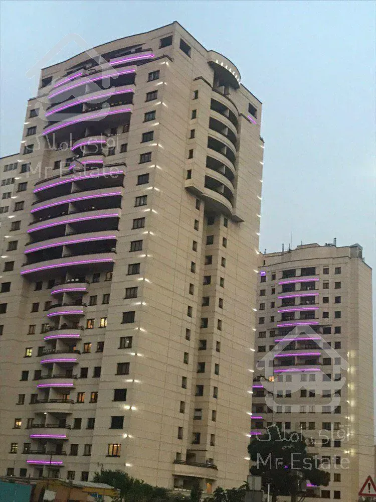 رهن کامل آپارتمان لوکس 190 متری در برج پاریز دریاچه چیتگر