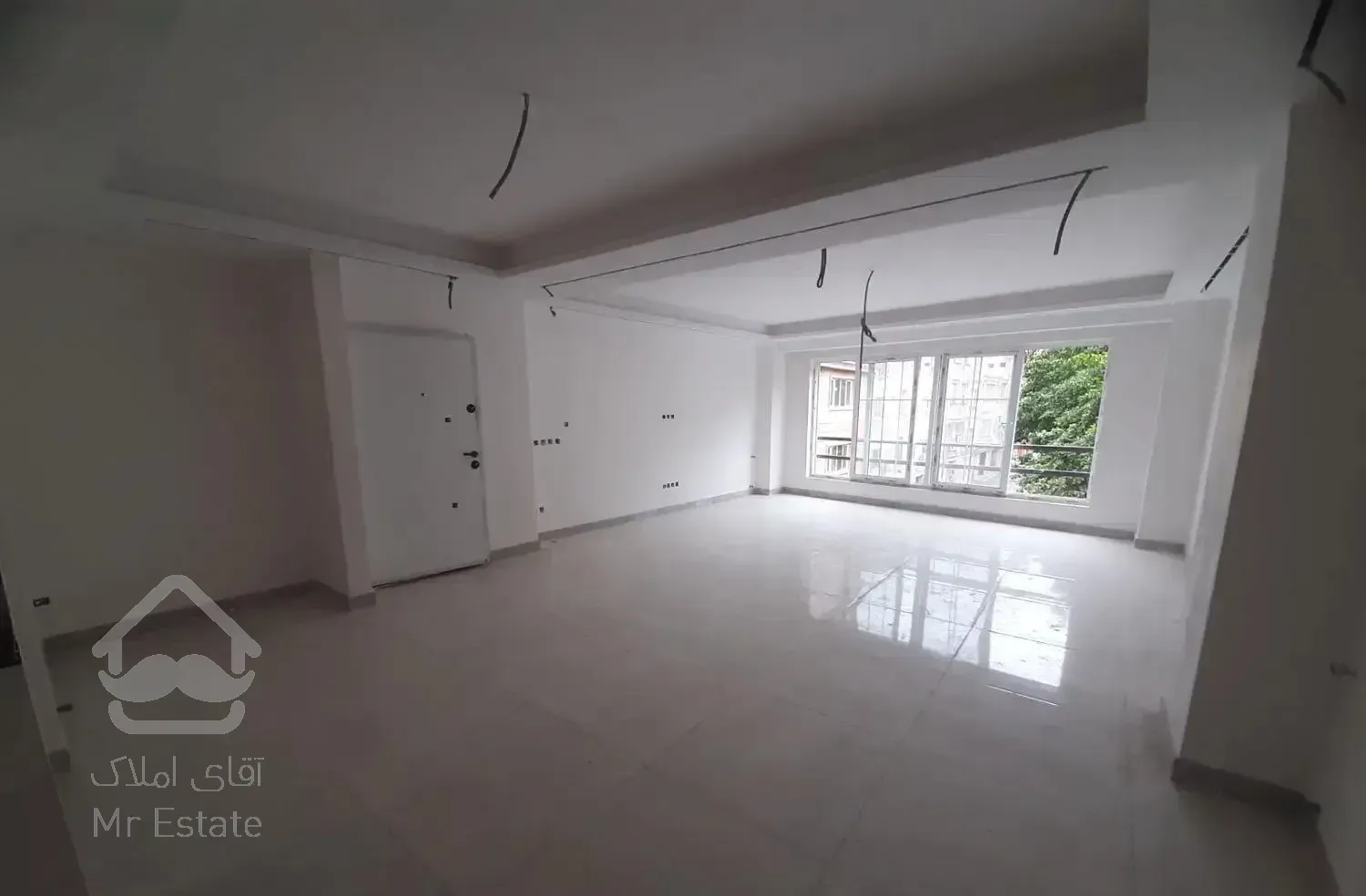 واحد ۱۰۰ متری آزادگان کلیدنخورده