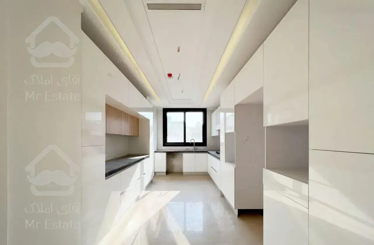 ۲۲۵ متر ۳خواب پاسداران ۲پارکینگ فول