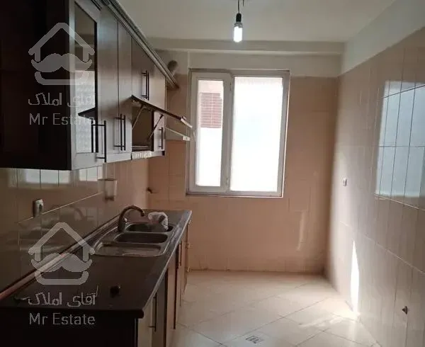 اتاق و پذیرایی غرق نور دو خواب پکیج کف سرامیک