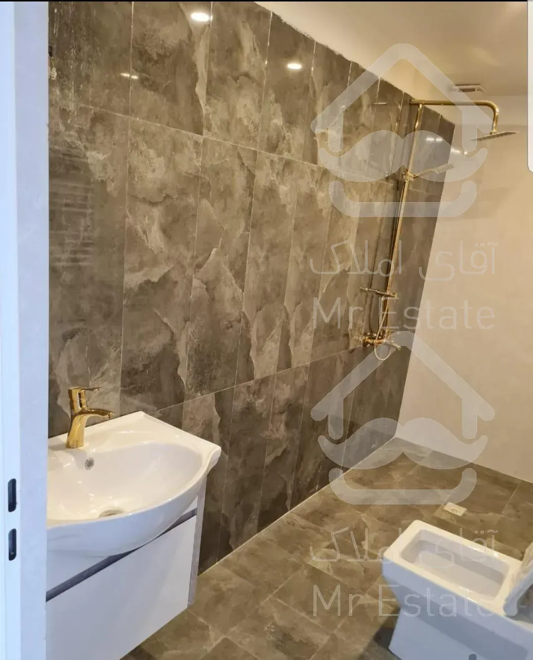 فروش ملک نوساز سه طبقه تک واحدی بصورت یکجا در زیبادشت دهکده المپیک