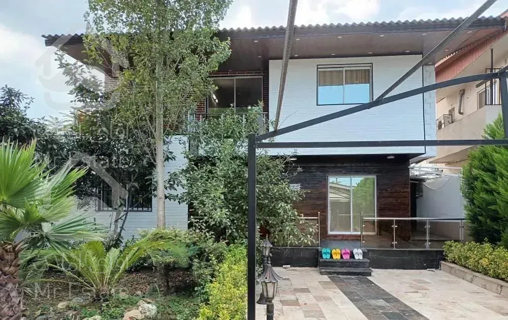 سیصد متری سند دار