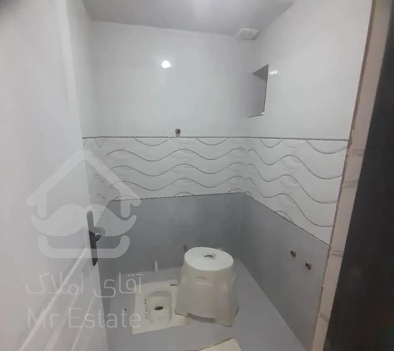 آپارتمان طبقه دوم خیابان معلم/نوساز