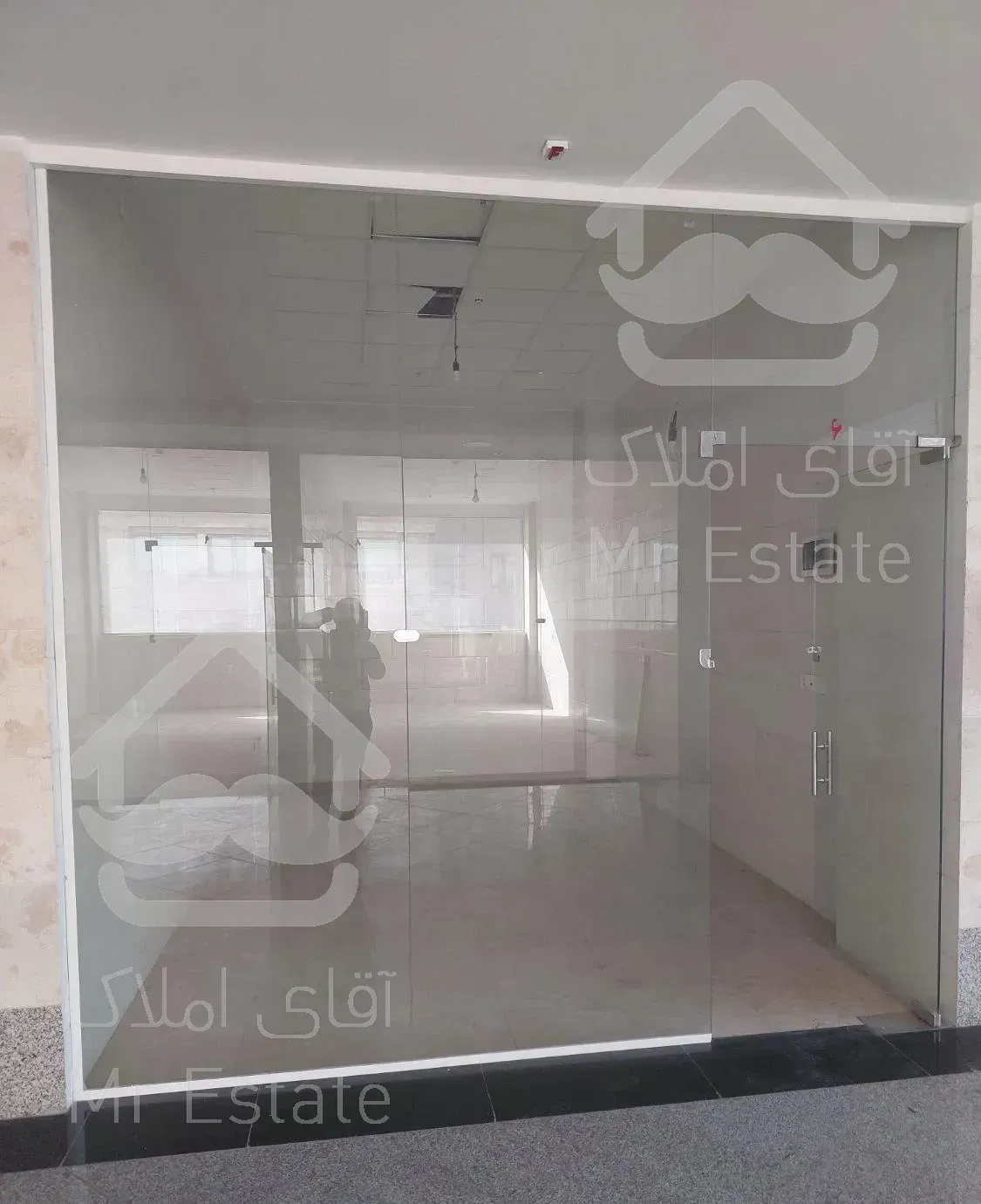 غرفه در بازار میوه تره بار