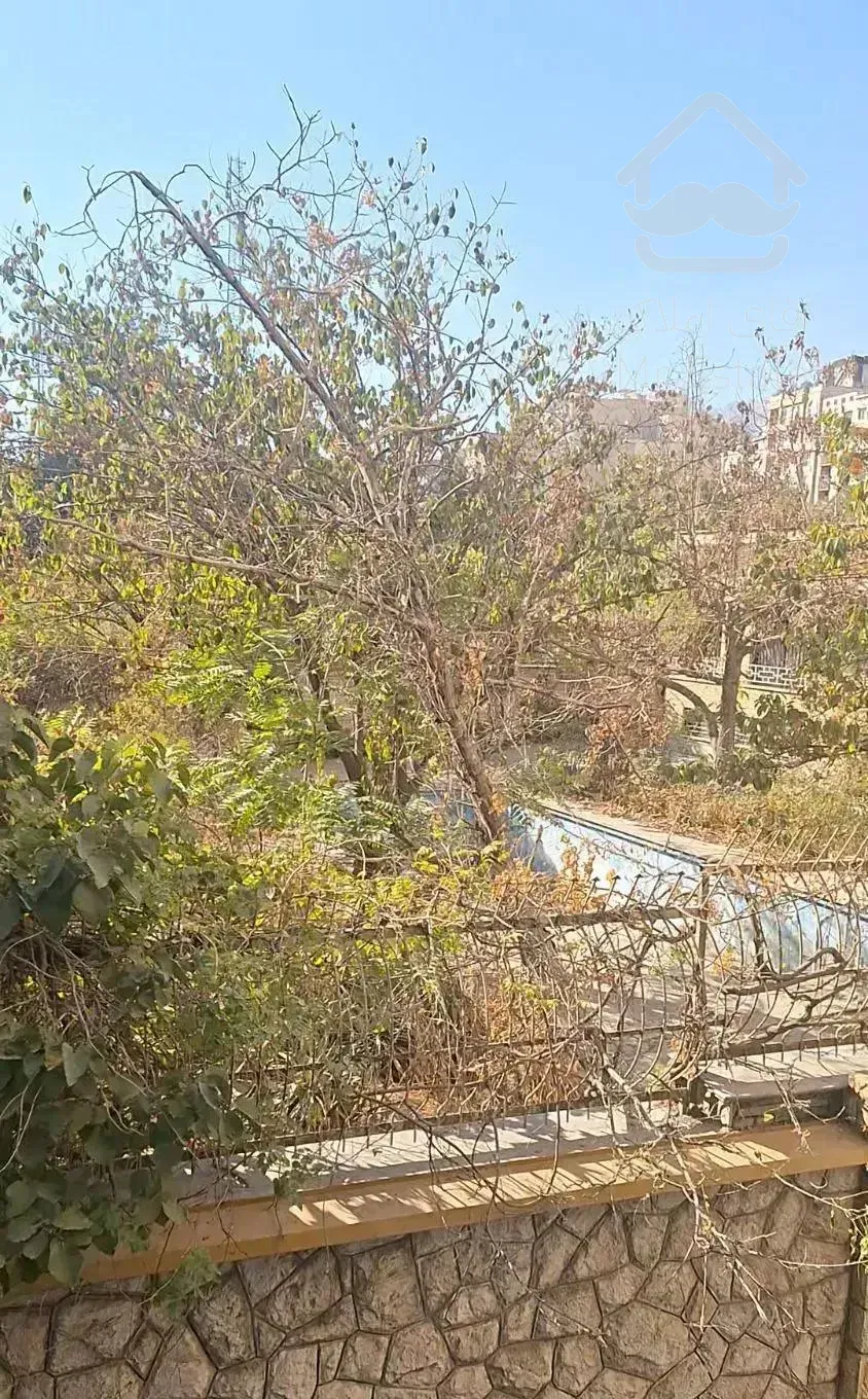 ۲۰۰ متر نور از ۲ طرف فرمانیه شرقی با مشاعات خوب