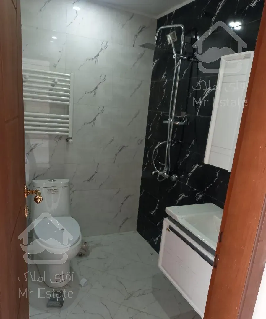 ۱۱۰ متر، رونیکا پالاس، سیمون بولیوار(پونک)