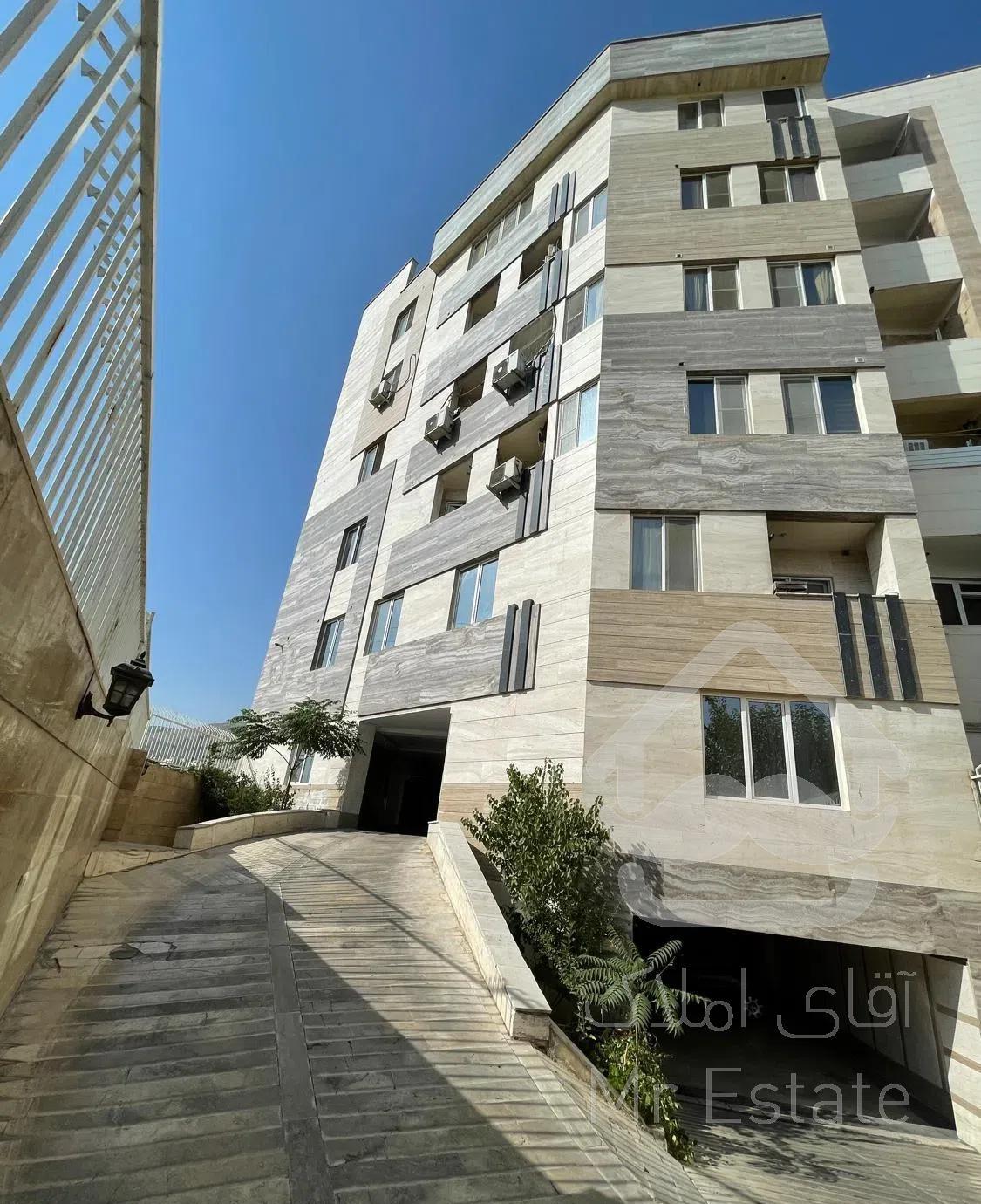 ۶۴ متری فول امکانات دوخواب نورگیر ویو روبه پارک