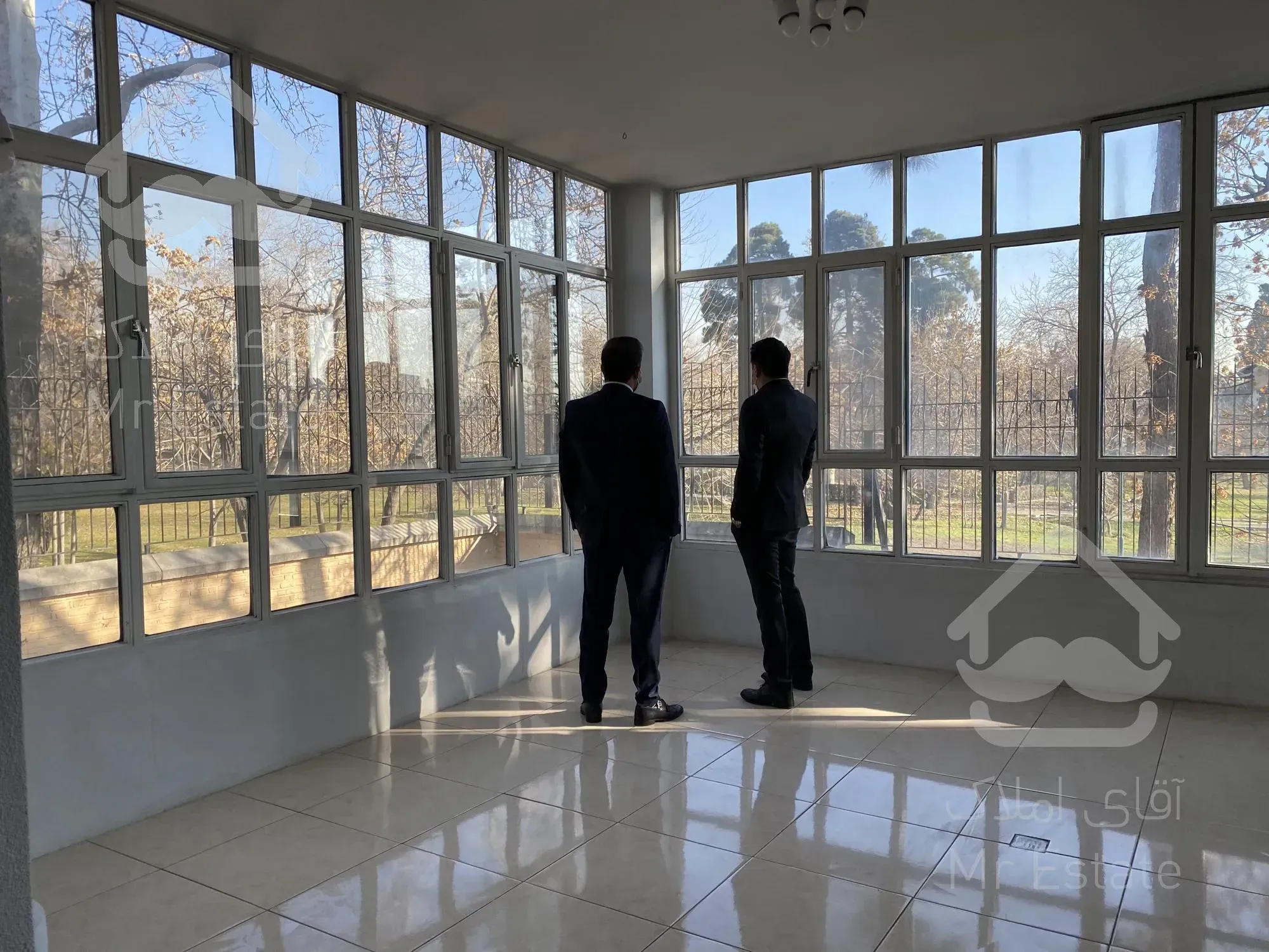 پل رومی‌ - ۵۶۲ متر زیباترین پلاک اداری شمیران