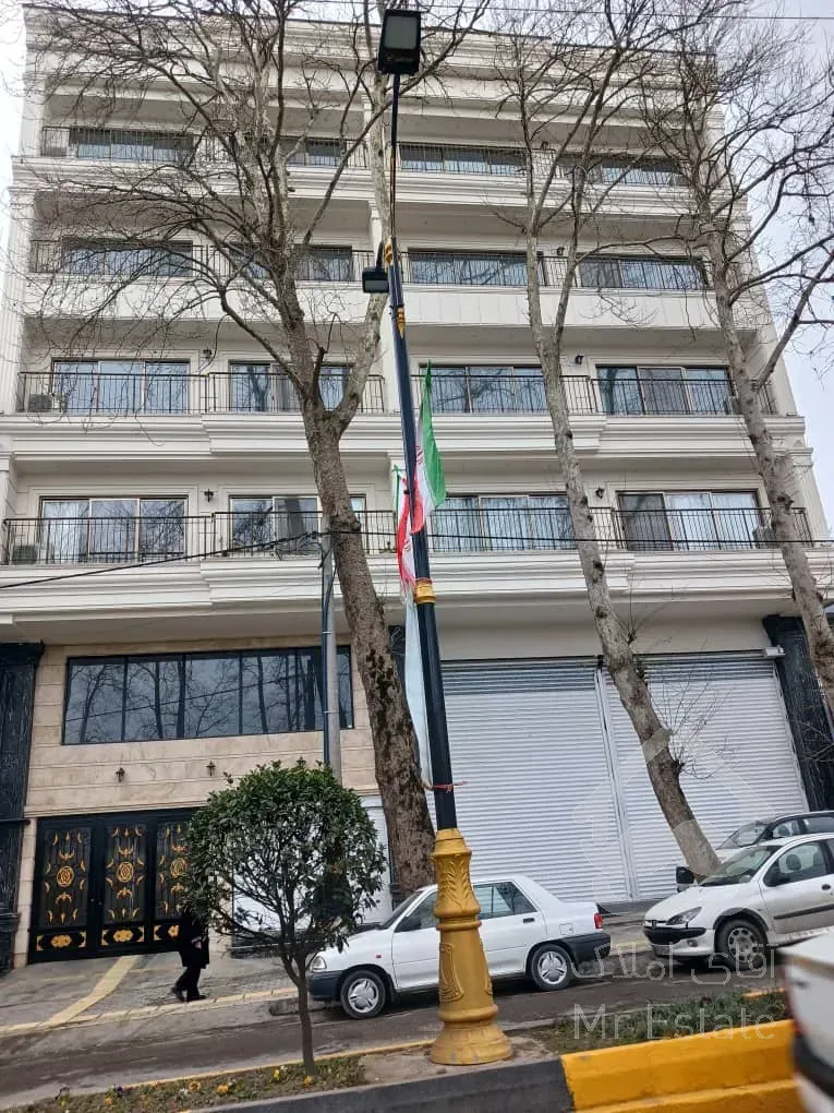 اجاره مغازه‌ای وسیع و نوساز در موقعیت عالی شهر چالوس محوطه کاخ