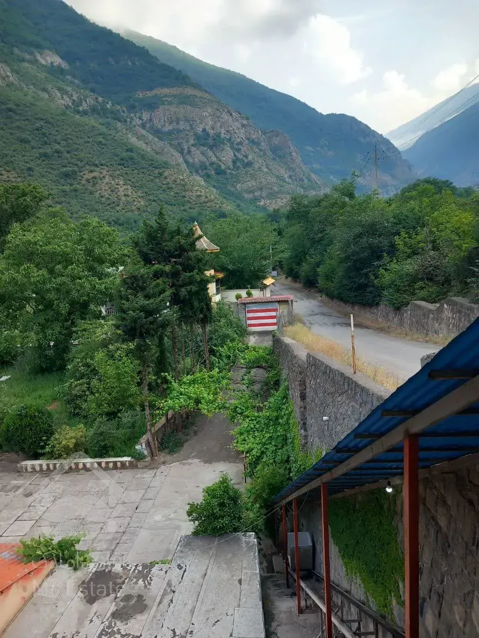 ویلا و مغازه و باغ