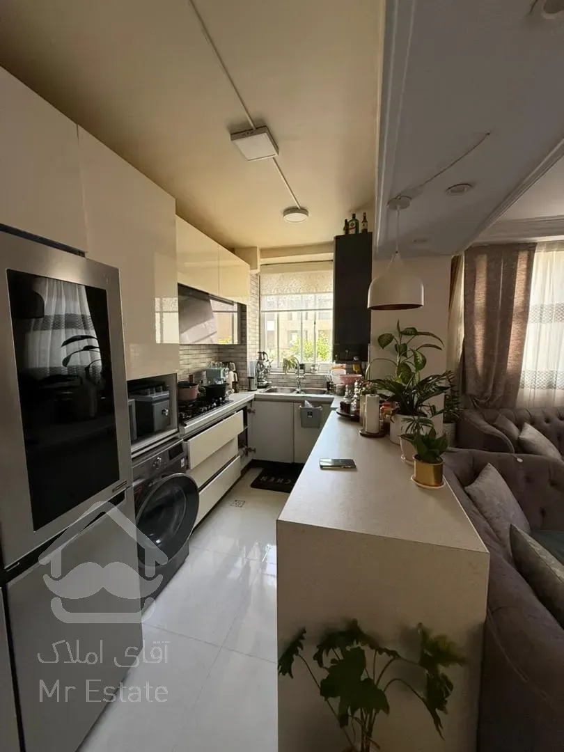 فروش آپارتمان باسازی شده -قیمت به صرفه -به خریدار واقعی تخفیف داده میشه -نورگیر عالی -دو پنجره در پذیرایی