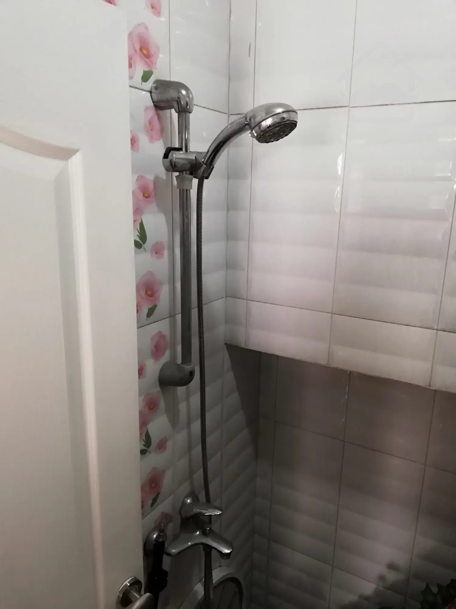 واحد 60 متری اداری ستاری پایین  کوروش مال