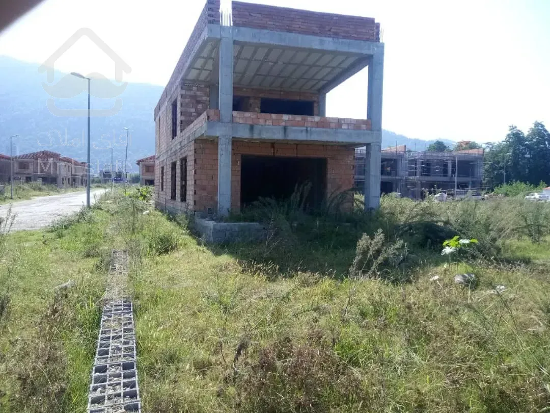 ویلای نیمه ساخت در شهرک نمک آبرود