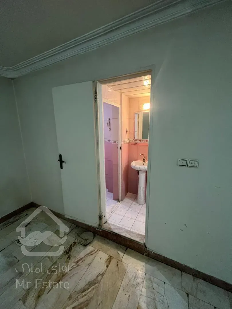 واحد 67 متری با بالکن و انباری