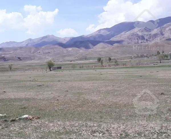 زمین در شهرآباد فیروزکوه قرار دارد