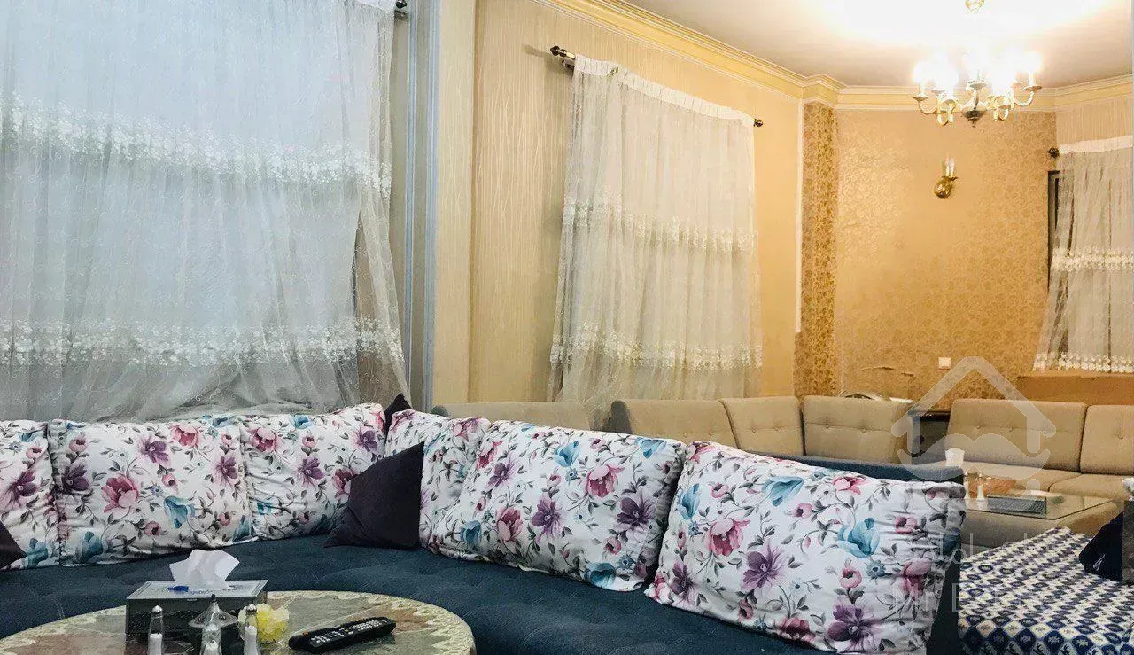 آپارتمان 92 متری طبقه اول در خیابان فلسطین