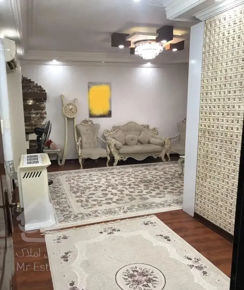 فروش طبقه بالا از یک خانه دو واحده ( فول آپشن )