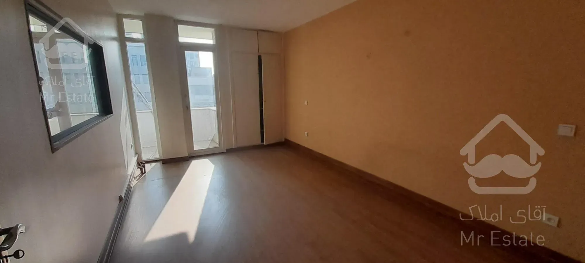 ۱۳۷ متر سند اداری شمال جردن ۴ پارکینگ