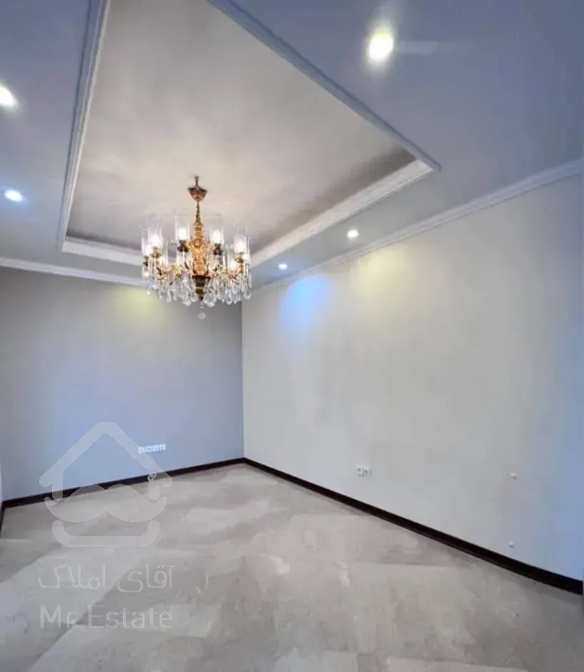 آپارتمان 176 متر تمیز و خوش نقشه/خیام جنوبی