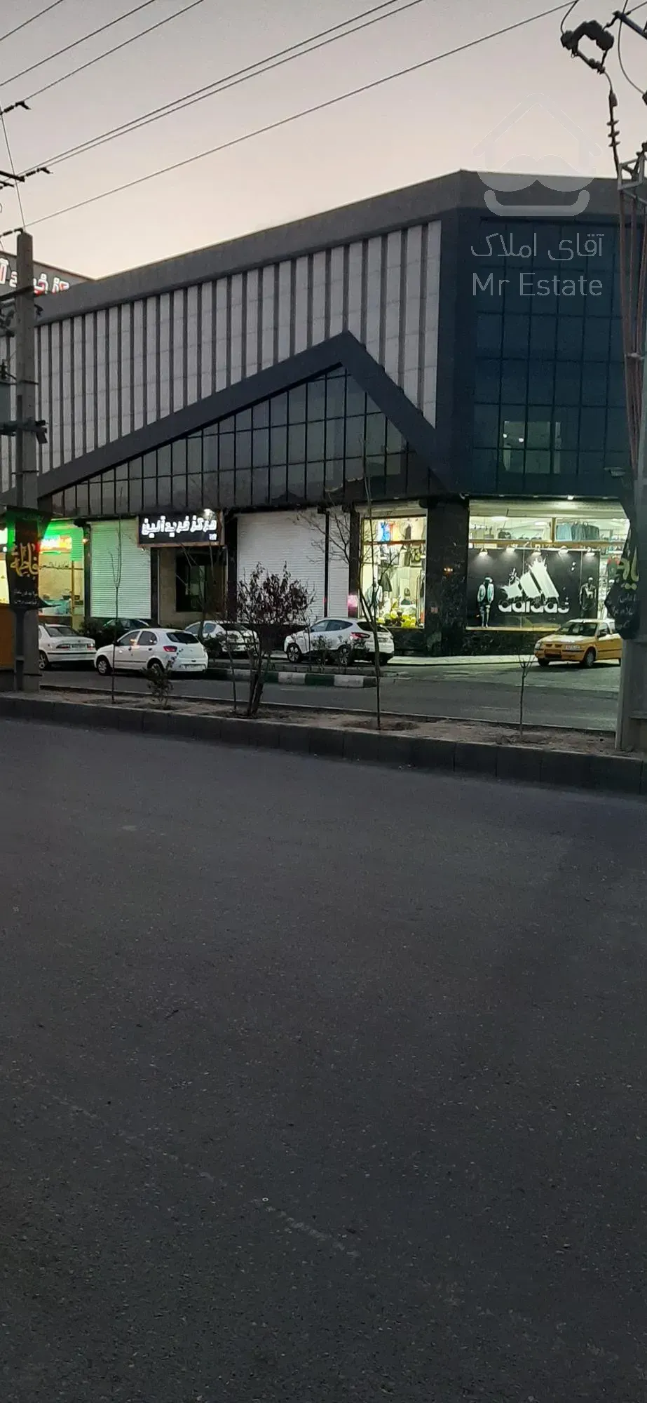 مغازه بیست متری