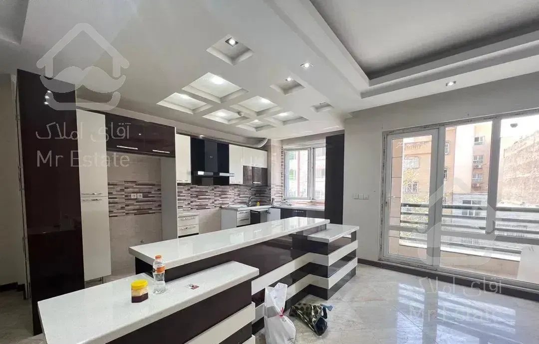 ۱۳۶متر سه خواب ۲ساله سالن‌پرده‌خور غرب باقری