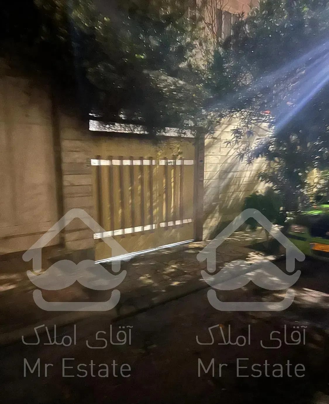 ۱۱۷مترزیبادشت بالا/طبقه اول/۳دانگ از ۲۰۰متری