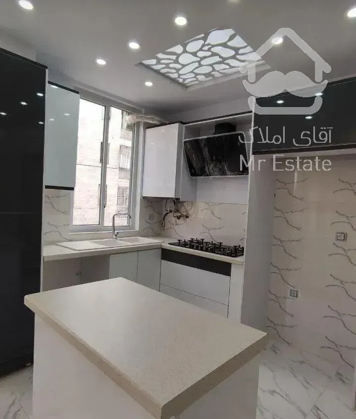 نزدیک میانجاده