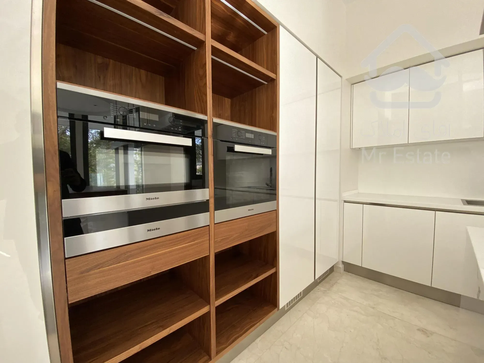 ⭐️۶۵۵ متر با ویوی ۳۶۰ درجه در برج باغ مارکدار⭐️