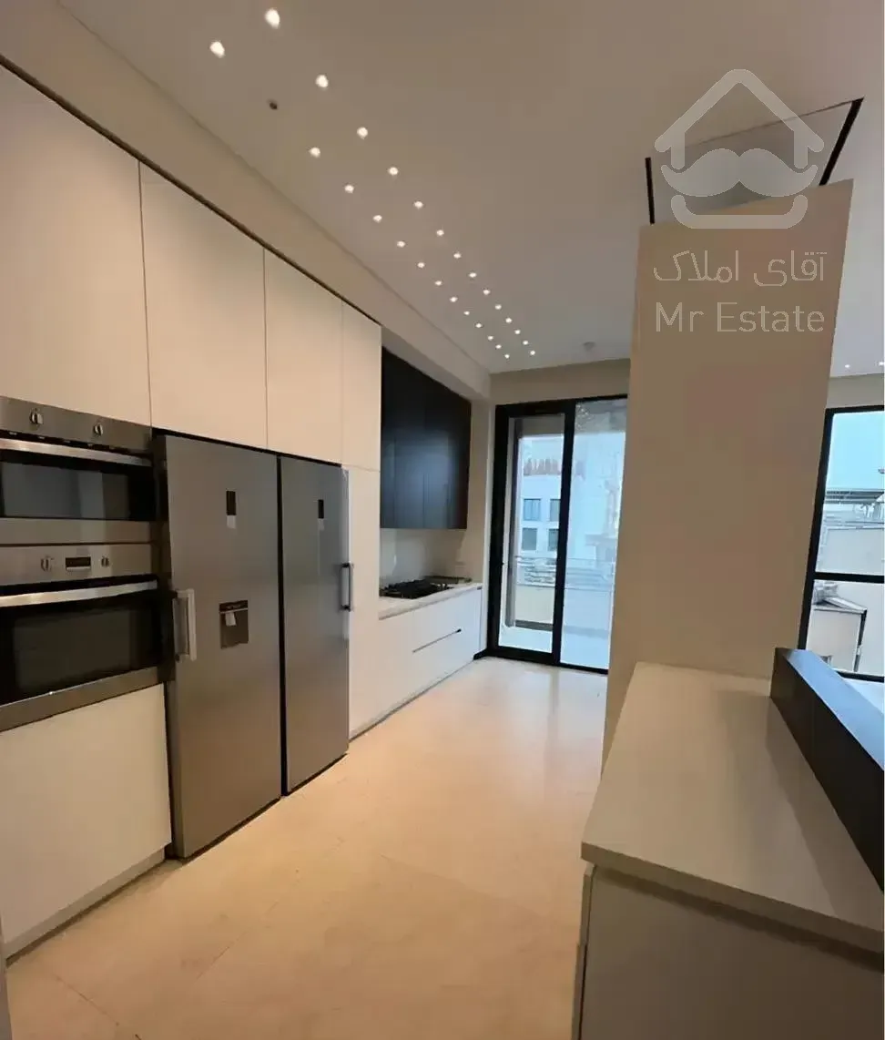 160متر نوساز کلیدنخورده / سند آماده /گل طبقات/ 2P