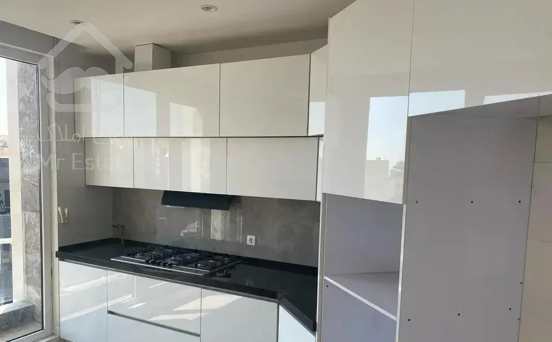 ۱۱۸متر، غرق نور، ۷ ساله، فول، گل های جردن