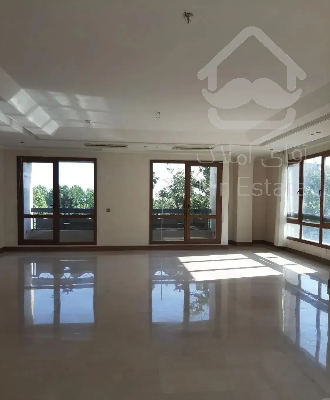 190 متر پارک نیاوران / تراس / 2 پارکینگ