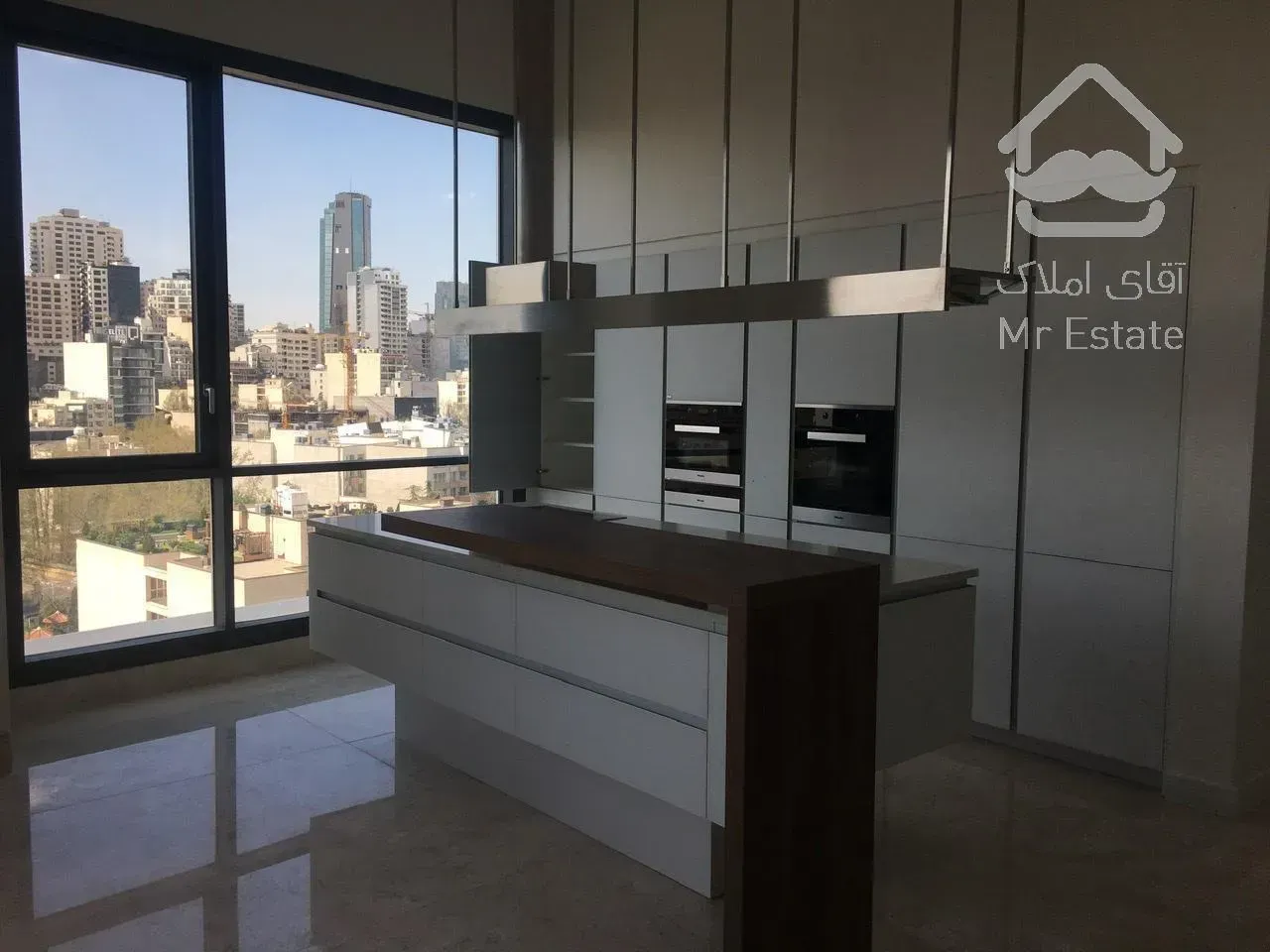 نیاوران، ۴۳۰ متر لوکس ترین سازه شمیران