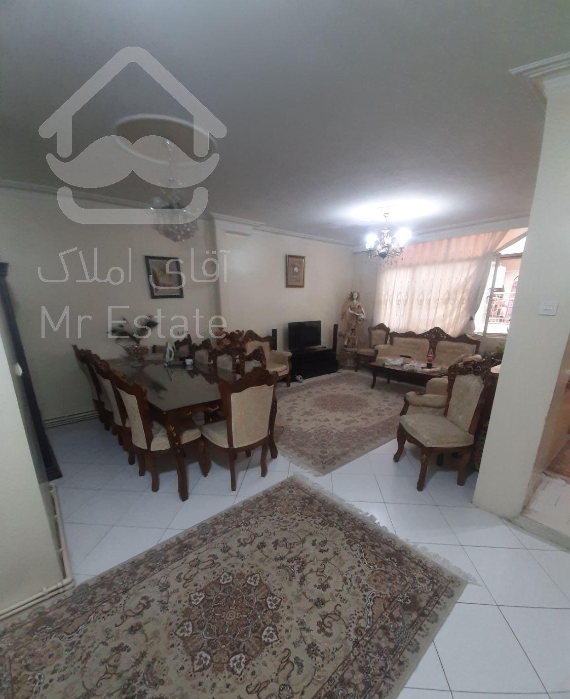 ۹۶ متر آپارتمان  لوکیشن صادقیه گلاب