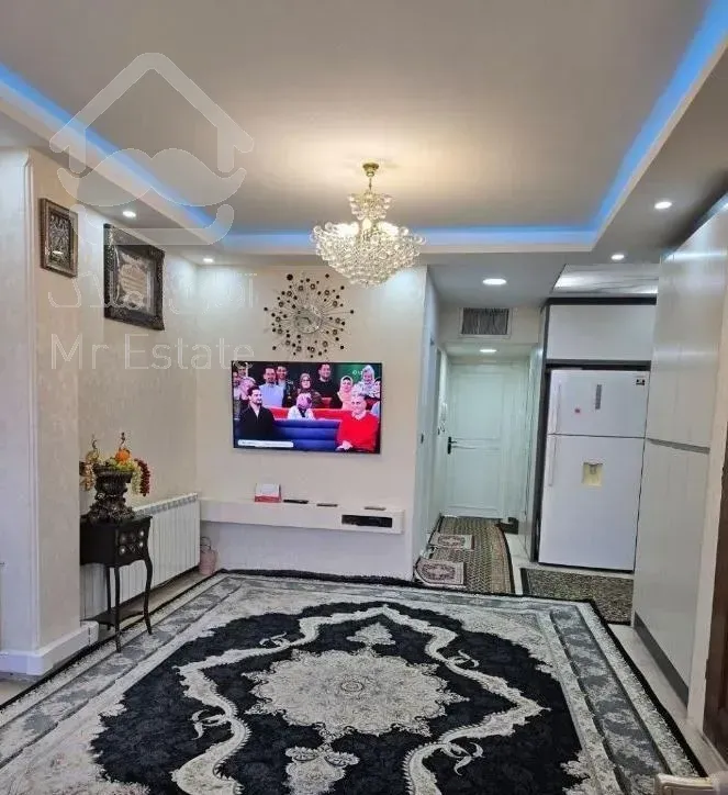 ۷۳ متر دو خواب طبقه چهارم تک واحدی آسانسور دارد