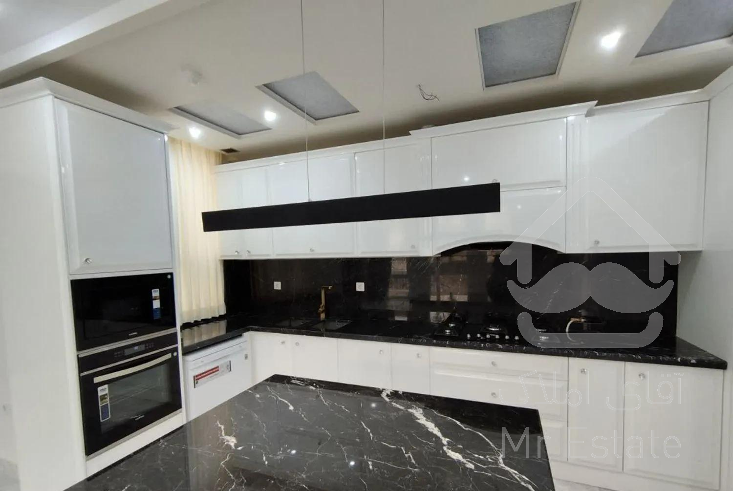 ۲۲۰ متر ، ۳ خواب ، ۲ پارکینگ ، سنبل