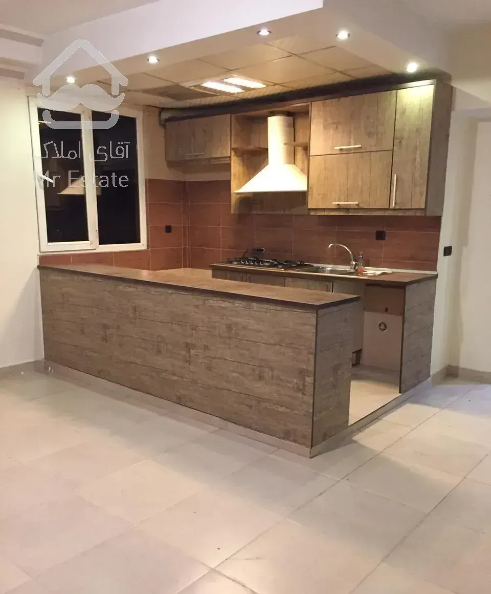 آپارتمان دنج بر خیابان اصلی