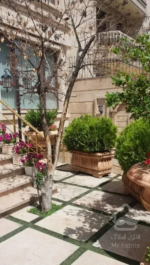 ۲۰۰متر/اقدسیه/۳خواب/۲ پارکینگ/نورگیر عالی