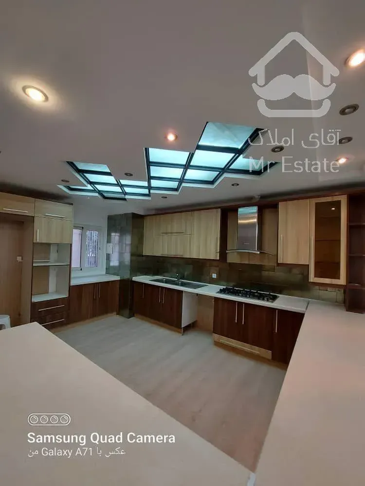 اجاره و رهن آپارتمان زعفرانیه 200  متر شیک