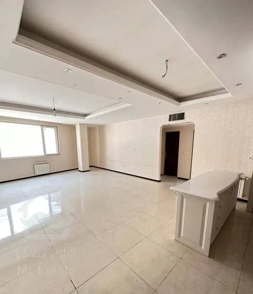 پارک ساعی  122 متر 3 خ  دارای 2 پارکینگ سندی