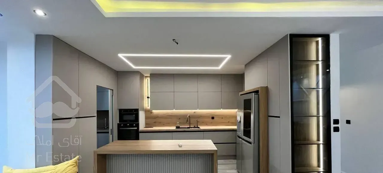 135متری/تکواحدی/طبقه آخر/اصلی بلوار گیلان