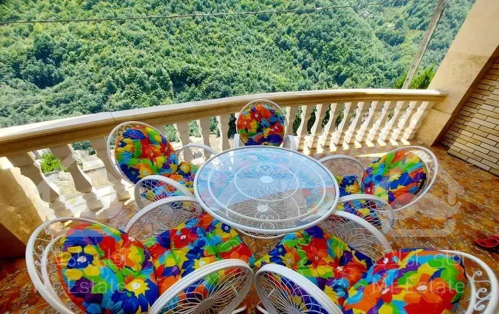 واحد رو به رودخانه و جنگل دوهزار