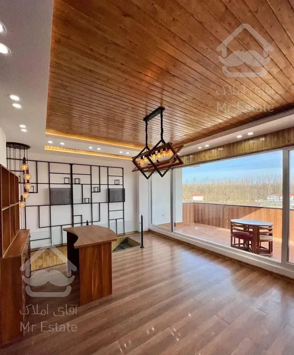 بنای مدرن ۳۳۰ متری دامنه جنگل نور