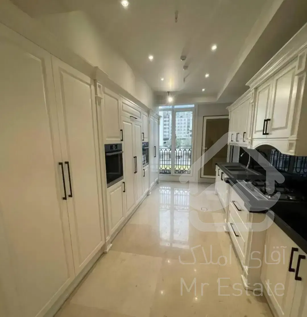 گلسنگ/۱۸۰متر/۳خواب/۲ساله/مشاعات کامل