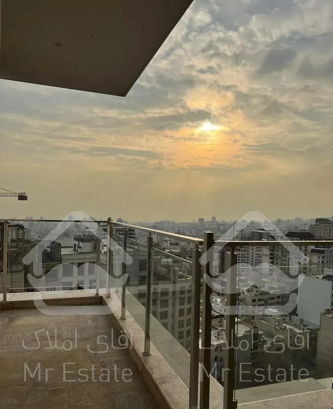 نیاوران ۲۰۰متر برج باغ ۲۰متر تراس اختصاصی