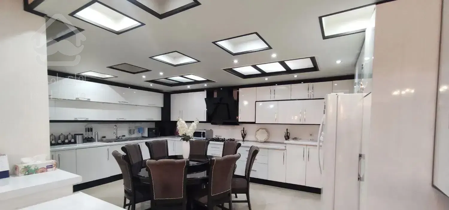 ۱۹۰ متر   تکواحدی   با چهار پارکینگ سندی